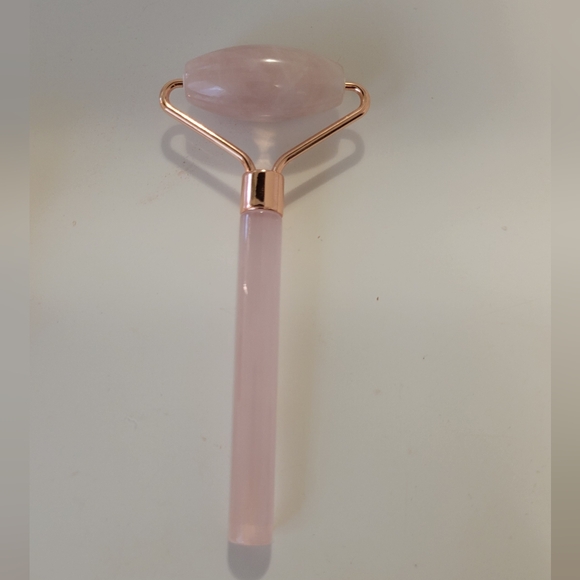Rose quartz face roller - Picture 2 of 2